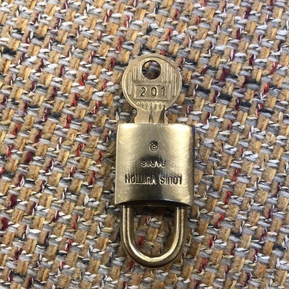 Vintage LV Louis Vuitton Padlock Lock & Key 201 - Picture 7 of 8